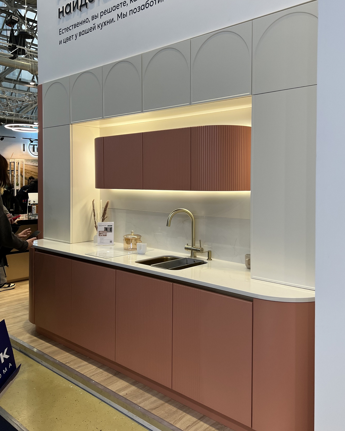 Вдохновлённые новыми идеями: поездка на 35-ю международную выставку «Мебель, фурнитура и обивочные материалы» в Москве