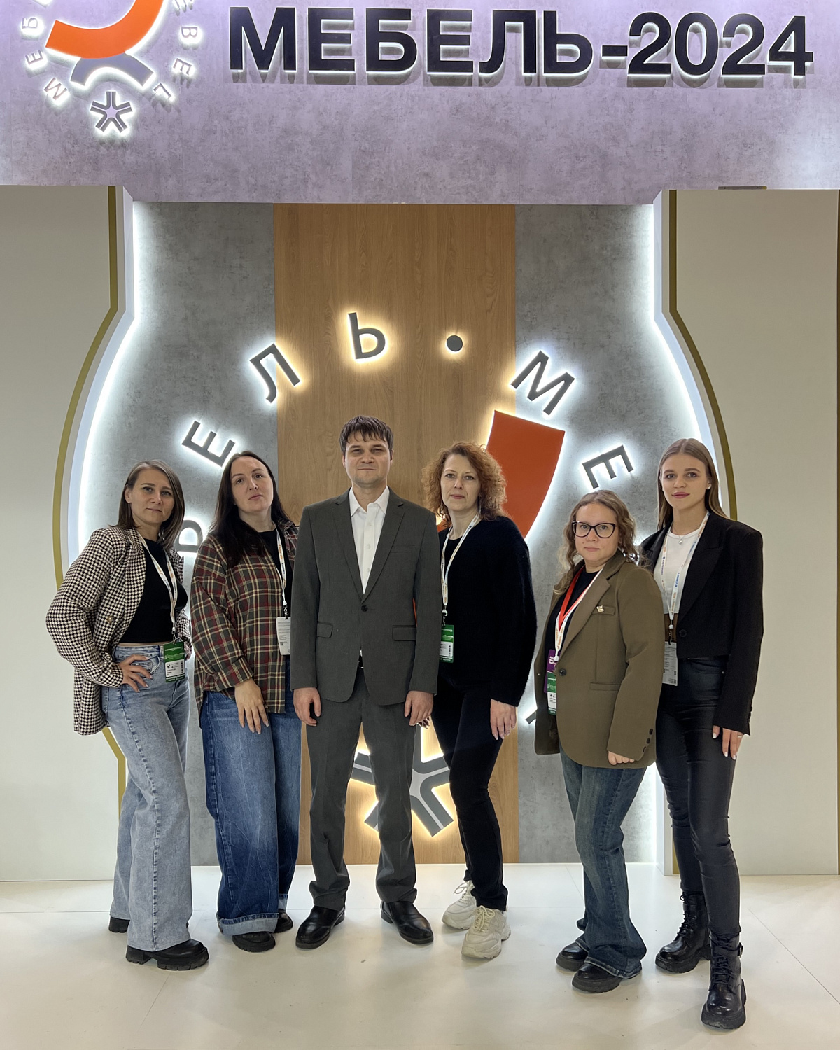 Вдохновлённые новыми идеями: поездка на 35-ю международную выставку «Мебель, фурнитура и обивочные материалы» в Москве