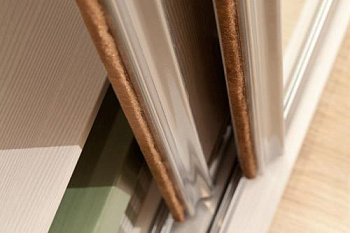 коричневый